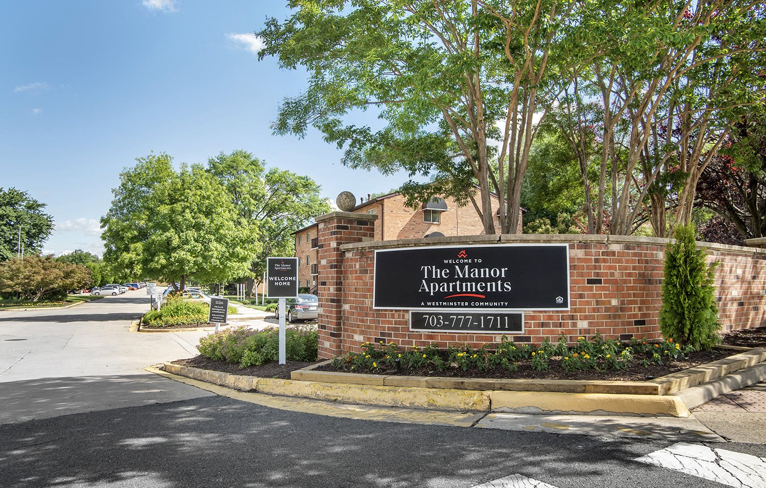 The Manor/The Manor East Apartments Apartments in Leesburg, VA